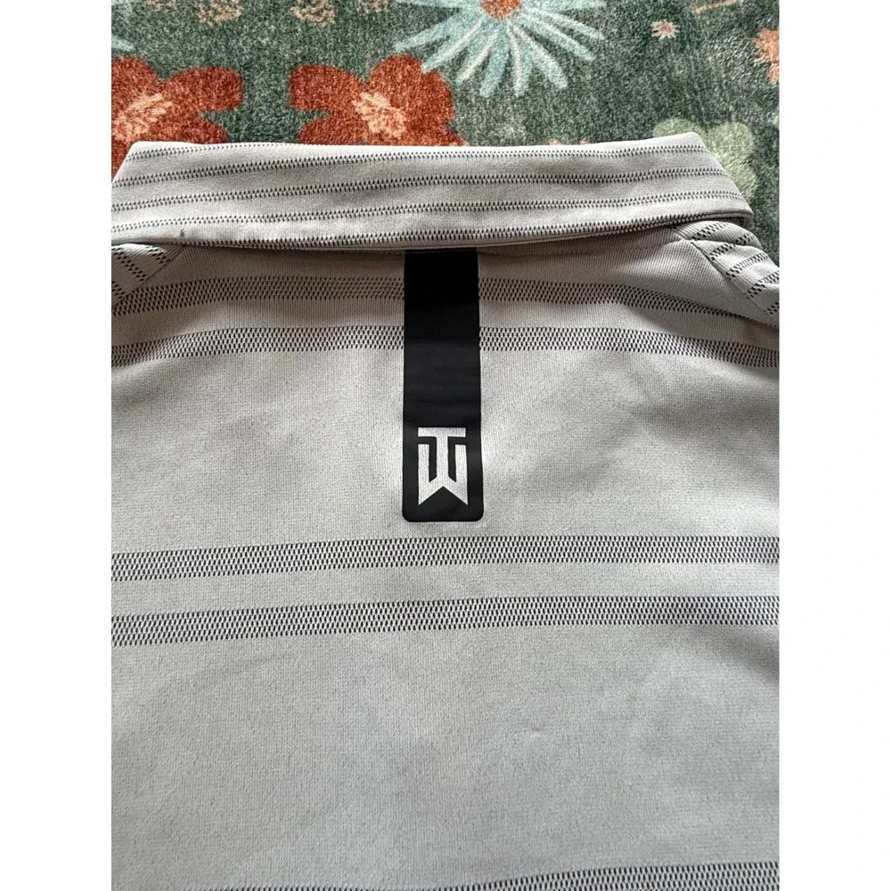 Nike Golf Tiger Woods Mens XL Grey Striped Short Sleeve Polo Shirt Snag‎